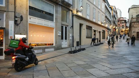 Aunque los restaurantes completaron su aforo, los ourensanos siguieron recurriendo a los pedidos a domicilio para cenar el viernes por la noche