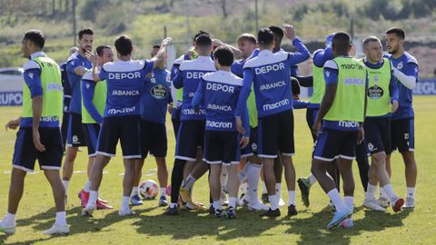 Los jugadores del Deportivo, durante un entrenamiento de esta semana en Abegondo