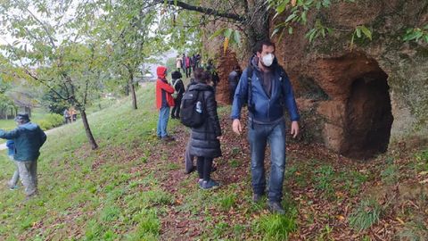 Una visita guiada a las minas de oro romanas de Margaride de Lor ?en el municipio de Quiroga?, una de las actividades de divulgación que se pudieron realizar en el geoparque a pesar de la crisis sanitaria