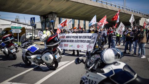 Manifestación de los trabajadores de Naturgy en A Coruña por el cierre del centro de operación de red