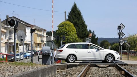 En pleno centro de Parga aún queda un paso a nivel para vehículos