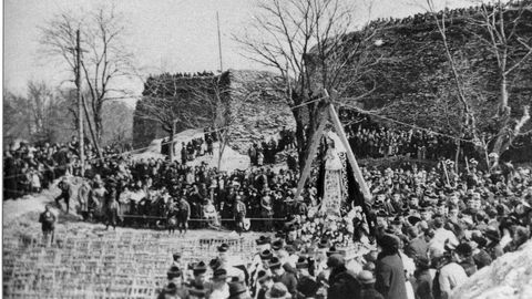 O 9 de abril de 1921 celebrouse un acto e unha festa pola colocación da primeira pedra do Hospital de Santa María