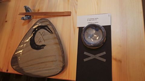 La decoración tiene objetos relacionados a la cultura asiática