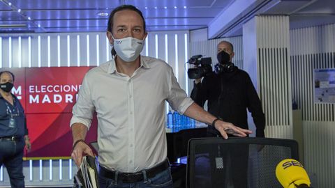 Iglesias, minutos antes del comienzo del debate electoral en la Ser, que abandonó por la actitud de Monasterio