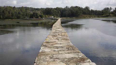 Salinas do Ulló, en Paredes, Vilaboa, con marea alta