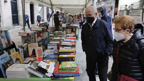 Las librerías sacaron sus puestos a la calle del Paseo
