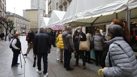 Las librerías sacaron sus puestos a la calle del Paseo