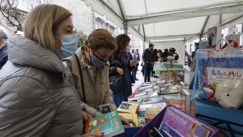 Las librerías sacaron sus puestos a la calle del Paseo