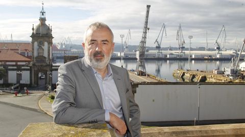El profesor y experto Jordi Tresserras, frente al Arsenal que diseñó su antepasado Jorge Juan