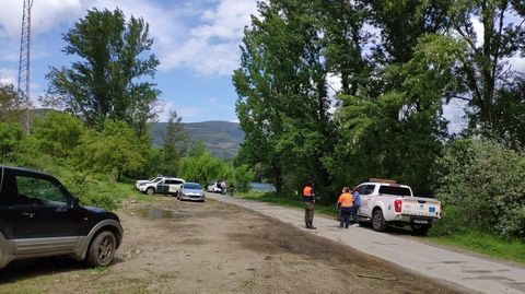 Este es el lugar en el que fue encontrado el cuerpo, junto a una carretera local que lleva hasta la orilla del río Sil