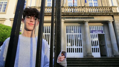 A Iker Sánchez le encanta escribir y le atrae la música, además de la historia del arte