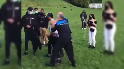 Detienen a un joven que estaba haciendo botellón en el Parque Rosalía