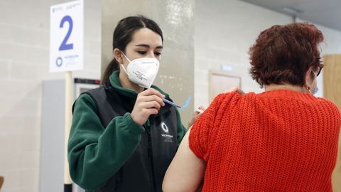 Vacunación contra el covid en Fexdega de Vilagarcía