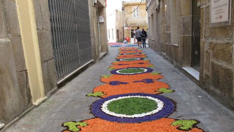 Imagen de archivo de la calle Real de Muros, cuyas obras se financian con cargo a la línea de ayudas de la Xunta