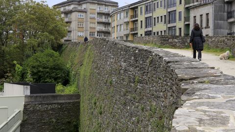El cubo XXX de la Muralla por su parte interior muestra una ondulación