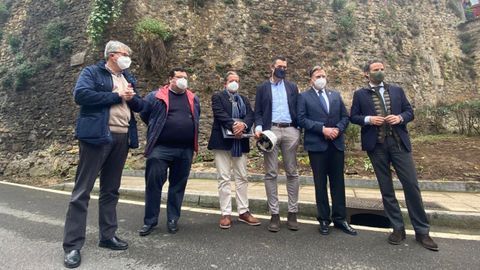 El alcalde, Alfredo Canteli y los concejales Ignacio Cuesta y Luis Pacho visitan el inicio de las obras para la recuperacin de la muralla medieval de Oviedo