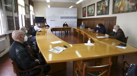 Los delegados del comité y la empresa auxiliar se encerraron en el Concello