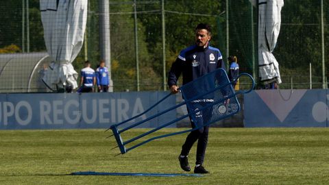 Rubén de la Barrera, durante la preparación de la sesión de trabajo en Abegondo