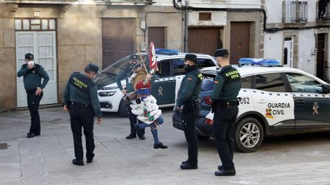 La Guardia Civil, que en el entroido hizo acto de presencia para evitar posibles aglomeraciones, controlará el cierre perimetral de Laza desde el lunes