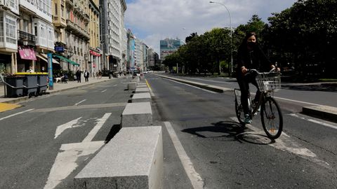 La reforma incluye la construcción de un carril bici en el extremo de la nueva acera, discurrirá casi a la altura de la actual mediana.