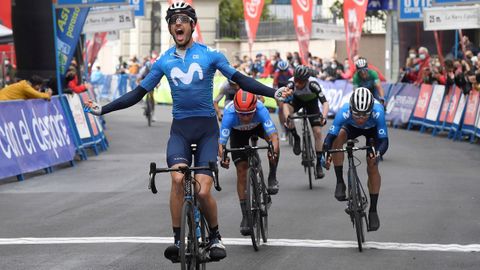 Héctor Carretero (i), del equipo Movistar, ha sido el vencedor de la 2ª Etapa de la 66 Vuelta Ciclista a Asturias que transcurrió hoy sábado entre Candas y Cangas Del Narcea