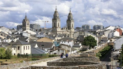 Un barrio junto a la muralla de Lugo que es el que tiene más hogares de un solo morador de toda Galicia