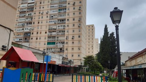 Bloques de hasta catorce plantas y bajos comerciales cerrados, en San Cristóbal