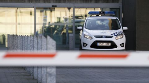 Un vehículo de la Policía Local de Lugo, en la sede del cuerpo.