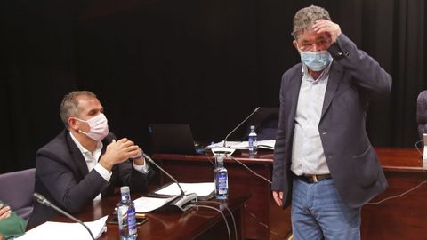 Rafa Domínguez (sentado), con el alcalde de Pontevedra, Miguel Anxo Fernández Lores, en una imagen de archivo
