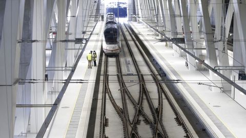Tren de alta velocidad en la estación de Urzaiz, en Vigo