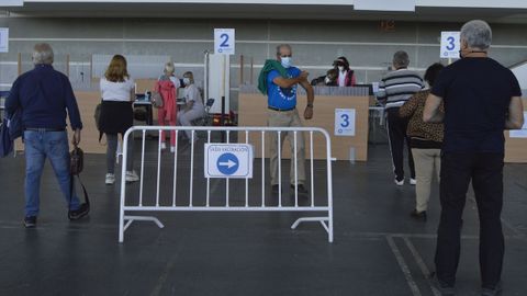 Vacunación contra el covid, este martes, en el recinto ferial de Pontevedra