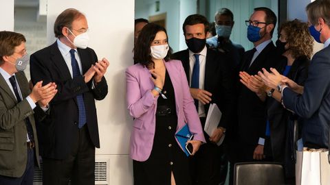 El presidente del PP, Pablo Casado, junto a la presidenta madrileña en funciones, Isabel Diaz Ayuso, este miércoles a su llegada a la reunión del comité ejecutivo nacional del partido.
