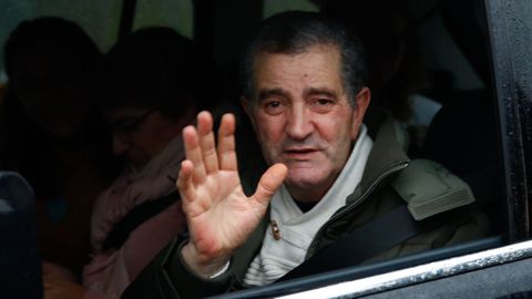 El líder de los miguelianos, Miguel Rosendo, saliendo de la cárcel de Teixeiro para ir a declarar a la Audiencia de Pontevedra, en el 2018