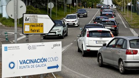 Atasco en el acceso al centro de vacunación ubicado el Ifevi de Vigo