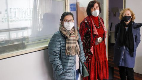 Susana Graña , Elena López y Esther Guimare, de la Asociación Affinor y afectadas por fibromialgia