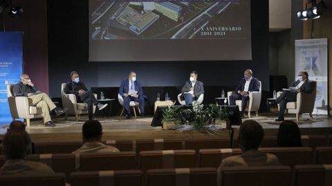 Mesa redonda del coloquio sobre arquitectura hospitalaria.