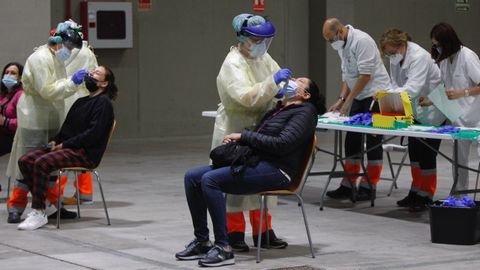 En Vilagarcía empezó este viernes un cribado con PCR para vecinos de 30 a 49 años, que se prolongará hasta el domingo