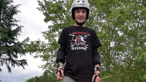 César Fernández, adolescente ourensano que entrena el roller freestyle