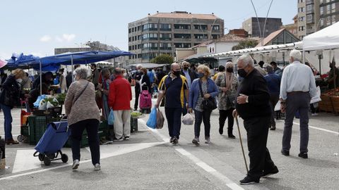 El sábado se celebró el mercadillo en la capital barbanzana, que estuvo muy concurrido