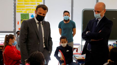 Emmanuel Macron y Jean-Michel Blanquer en una visita a un colegio