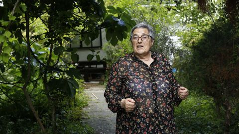 García Pose en su casa, después de enfrentarse al ladrón