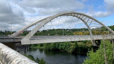 El PP de Lugo pide limpieza e inspección del puente blanco