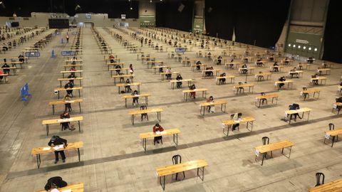 Opositores examinándose el pasado 14 de marzo en Silleda