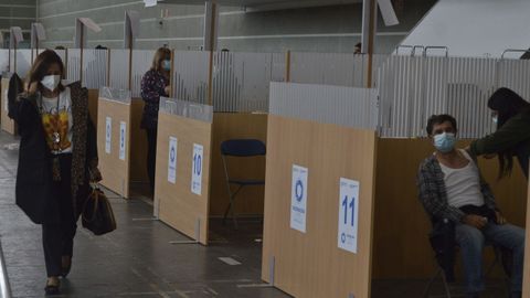 Puestos de vacunación contra el covid en el recinto feria de Pontevedra