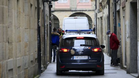 Un coche de la Policía Nacional en el centro de Lugo