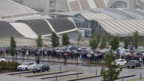 Colas para vacunarse esta mañana en el Gaiás