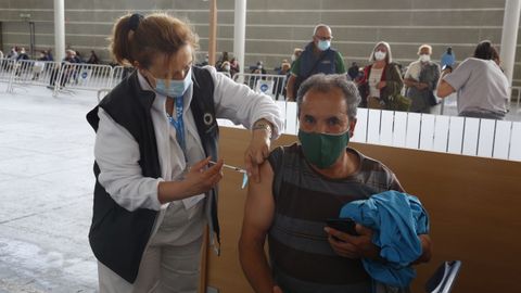 Vacunación contra el covid en el recinto ferial de Pontevedra