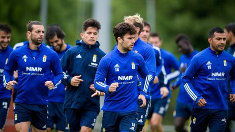 Los jugadores del Oviedo, en El Requexn