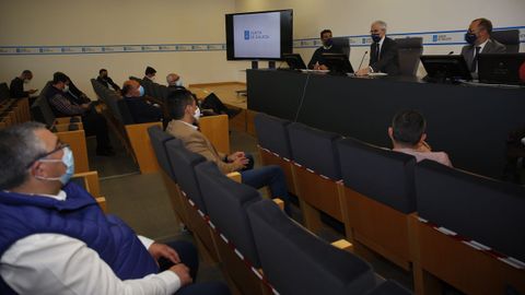 Francisco Conde mantuvo ayer una reunión con alcaldes de la provincial en la delegación territorial de la Xunta en Pontevedra