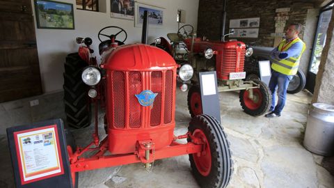 En el museo se muestra variada maquinaria que se fue usando en el campo gallego